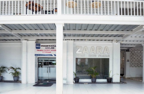 Padang House | Stylish Indonesia Deluxe Twin w/Free WiFi