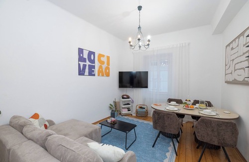 Altstadtviertel Apartment | Stylish Old Town Apartment with Infrared Sauna, Fitness Equipment, & More