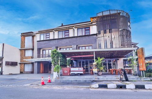 Sanur Kauh House | Stylish Twin Stay with Free WiFi Parking and Pool