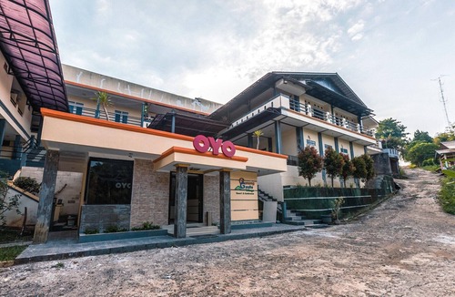 Megamendung House | Stylish Twin Suite Escape W/Free WiFi and Parking