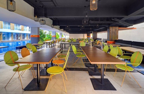 Dewi Sri House | Stylish Twin Suite with Balcony and Free Parking