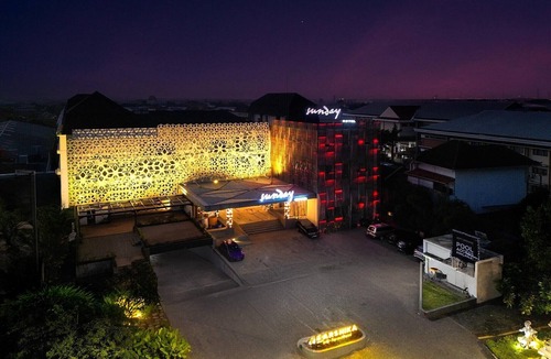 Dewi Sri House | Stylish Twin Suite with Balcony and Free Parking