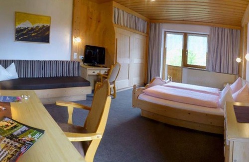 Obsteig Bed & Breakfast | Suite "Swallow's Nest" for 2 pers. - Pension Alpenhof - Feel-good pension