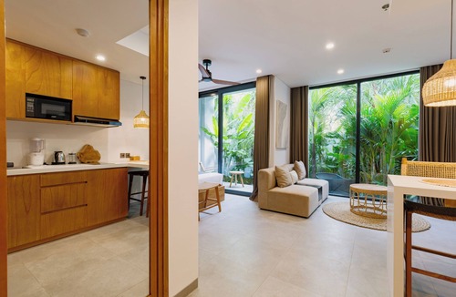 Batu Bolong Hotel | Sunny Muse by Betterplace