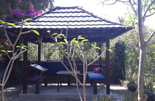 Senggigi Villa | Sunset villa Lombok, family villa with private pool and full staff.