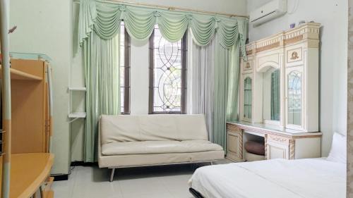 Suko Manunggal Villa | Surabaya Homey near Supermall