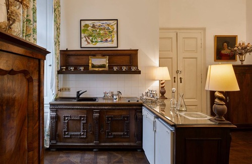 Krems an der Donau Apartment | The gallant Yellow at Schloss Hollenburg