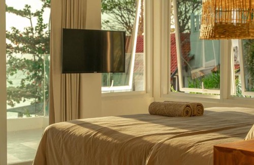 Hu'u Hotel | The Peak Surf House