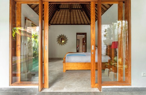 Singakerta House | The Third Eye House ~ salt water pool ~ bath tubs ~ peaceful ~ outdoor living