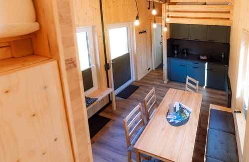Frauenwald House | Tinyhouse adventure "Wald-Fritzl" in the Thuringian Forest with dog