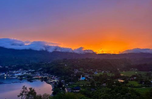 Pardamean Ajibata House | Toba Crest Vue