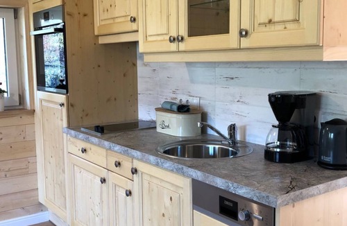 Bad Aussee Apartment | Tolle Wohnung in Bad Aussee mit Garten und Grill und Bergblick by Interhome