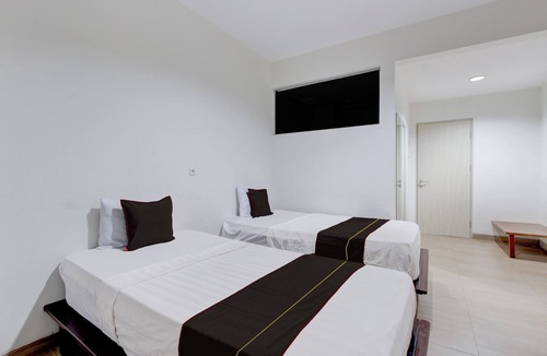 Grogol Hotel | Townhouse Oak near The Park Mall Solo