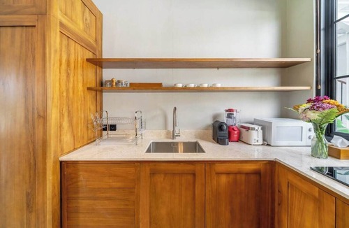 Melayang House | Tranquil 2BR Flat in Central Ubud w Pool & Kitchen
