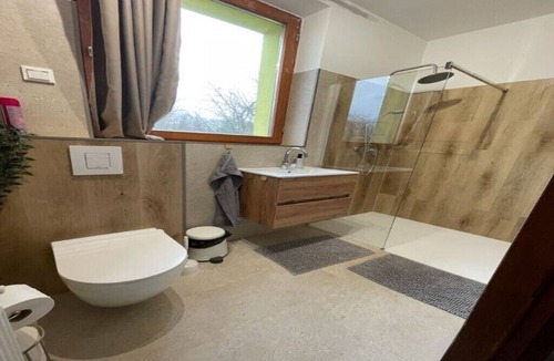 Oriszentpeter House | Tranquil 8-bedroom house in welcoming Őriszentpéter with AC