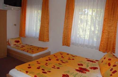 Klopein Bed & Breakfast | Triple room, balcony, lake view OST - Pension Agnes