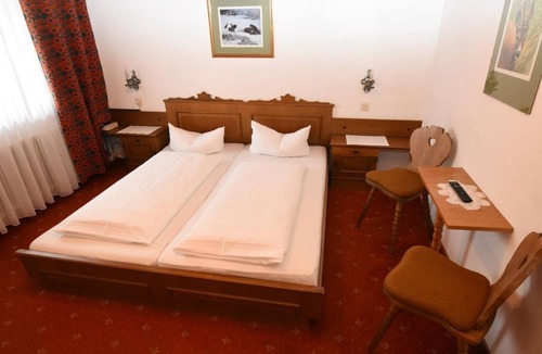Schwaz House | Triple room, shower or bath, WC - Gasthof Klausen