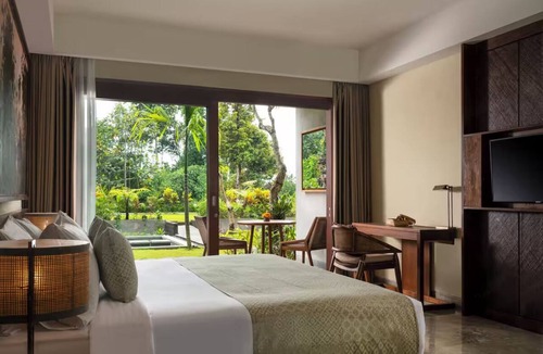 Ubud Resort | Tropical Ubud Hideaway with Private Balcony, Local Artistry & Modern Comfort