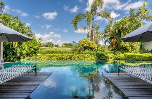 Pererenan Villa | Two Pools Tropical Garden Beach on foot