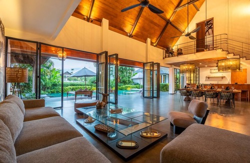 Pererenan Villa | Two Pools Tropical Garden Beach on foot