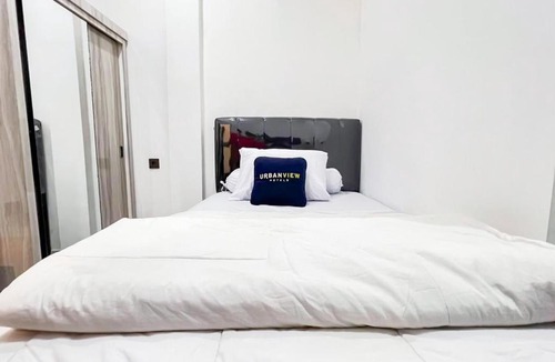 Palembang House | Urbanview Hotel Diamond near Palembang Airport