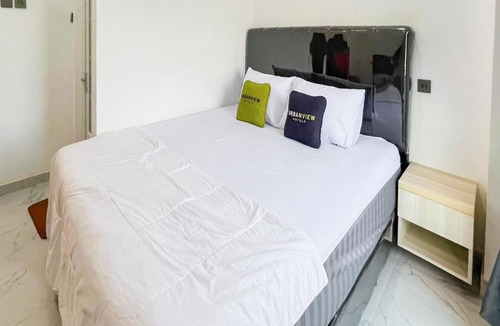 Palembang House | Urbanview Hotel Diamond near Palembang Airport