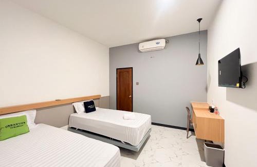 Malang House | Urbanview Hotel Jackson Living near Stasiun Malang