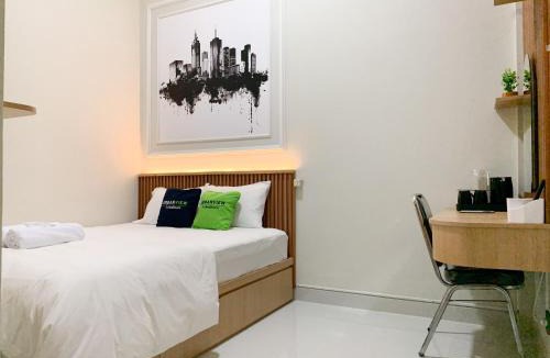 Condongcatur House | Urbanview Hotel The Little Social Yogyakarta