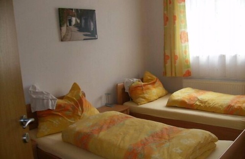 Herrnbaumgarten Apartment | Vacation apartment (46 m²) in a quiet courtyard with free Wi-Fi