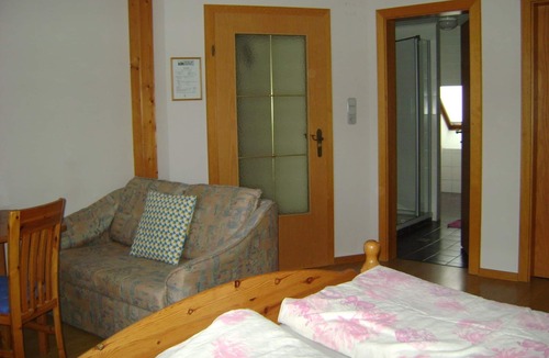 Herrnbaumgarten Apartment | Vacation apartment in a quiet courtyard location with terrace and free WiFi