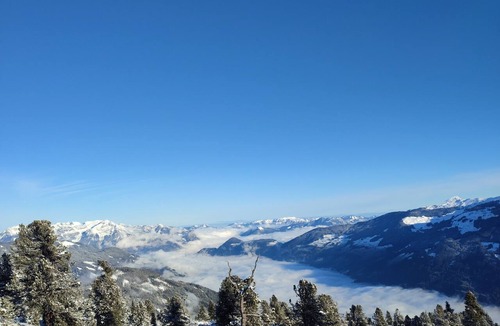 Emberg Apartment | Vacations in the mountainsIn the ZillertalDirectly on the valley runFamily-friendly