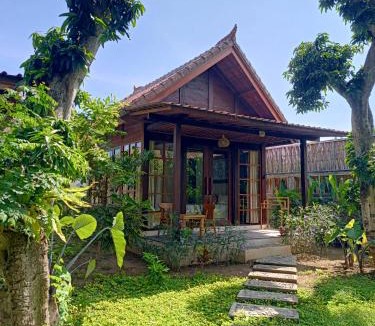 Pemuteran House | VANAYA wooden Lodges in Lush Garden