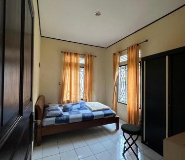 Berastagi Villa | Vila Biru Gundaling Brastagi