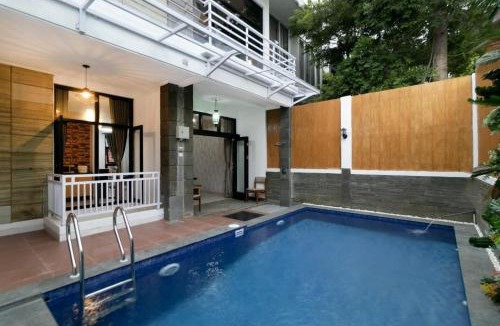 Bandung Villa | Vila Keluarga Syariah Mawar 82, Dago Resort 4BR dengan Privat Pool BBQ dan Rooftop