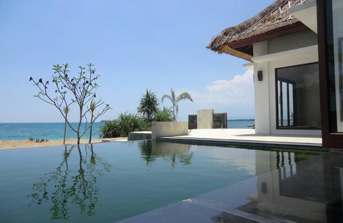 Sekotong Barat Villa | Villa 2 bedrooms fantastic sandy beach private pool: Starsand Beach Resort