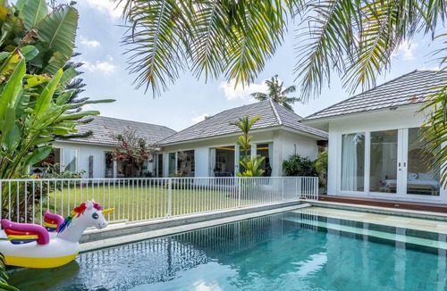 Tumbak Bayuh Villa | Villa 3 Bedroom with private swimming pool fenced & attached bathroom Tanah lot