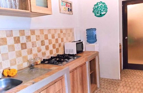 Sunset Road Villa | Villa Alamanda, central and close to restaurants