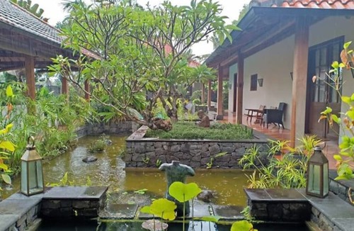 Colomadu Hotel | Villa Aquin