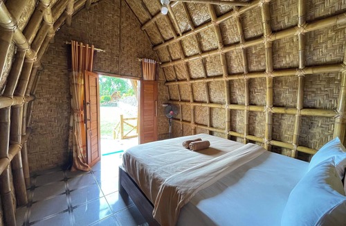 Bayan Villa | Villa Bambu Rinjani & Restaurant