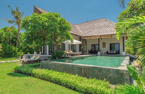 Banjartegehe House | Villa Banjar Beach: Private villa with a chef, pool, and beach - Lovina, North Bali