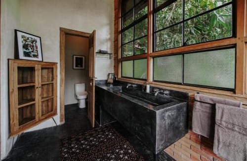 Kemenuh Villa | Villa Bedulu Cliff Estate Ubud - Wood Side
