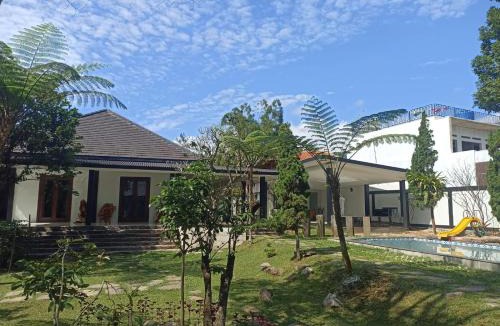 Pamijahan Villa | Villa Camphills