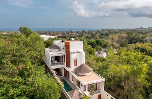 Ungasan Villa | Villa Carina - Satu | 4BR & Ensuites | Pool | 7 min to Melasti | Rooftop Bar