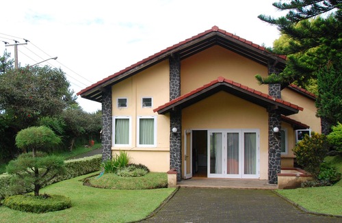 Parongpong Villa | Villa ChavaMinerva Istana Bunga-Lembang