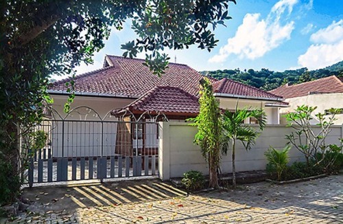 Senggigi Villa | Villa For 8 With Private Pool 4 Minutes Walk To Beach And Local To All Senggigi.