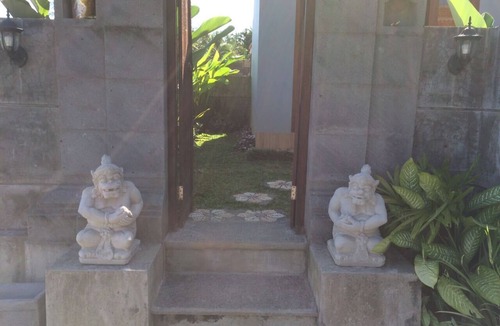 Ubud City-Centre Villa | VILLA FRANGIPANI 6 ROOMS 12+ PEOPLE UBUD