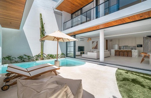 Batubelig Villa | Villa Janoor by GORO