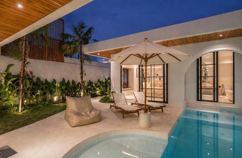 Batubelig Villa | Villa Janoor by GORO