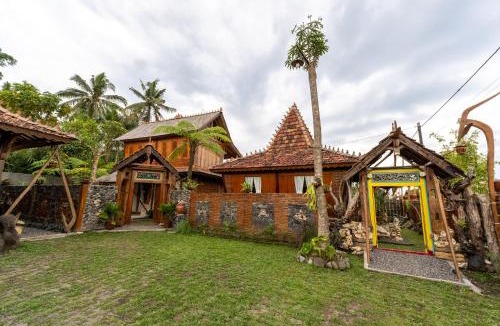 Pakem Villa | Villa Kaluna - 3 Bedroom Javanese Villa in Kaliurang