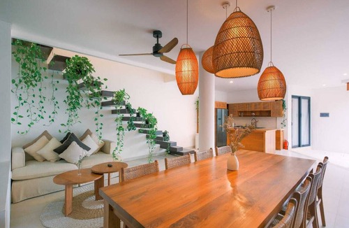 Mengwi House | Villa Merman | 3BR w BBQ Deck & Pool In, Perenanan, Canggu